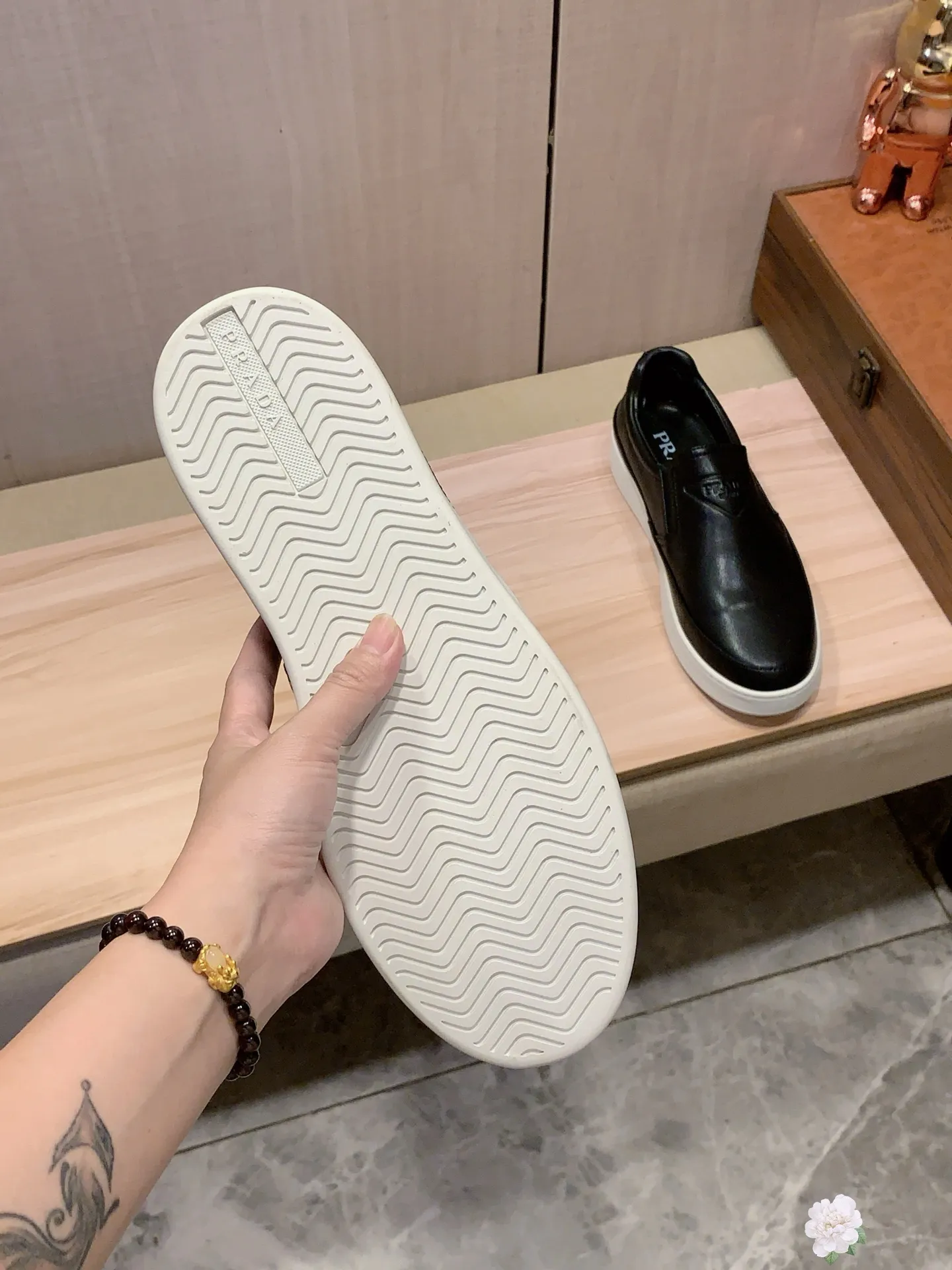 Men's Men's Shoes💰442💰💰🎩🎩[Lightning][Lightning] "PRADA*" The latest and most popular casual shoes, top brand [seduce] luxury ~ purchasing agency, top quality ~. [Strong] The upper is made of imported breathable cowhide with material ➕ breathable sheepskin feet (•) and fine workmanship. The original stylish and stylish soft rubber wear-resistant and non-slip outsole is light and comfortable on the feet. The real thing looks better when photographed. b66: code: 38-44, 4️⃣ colors selected